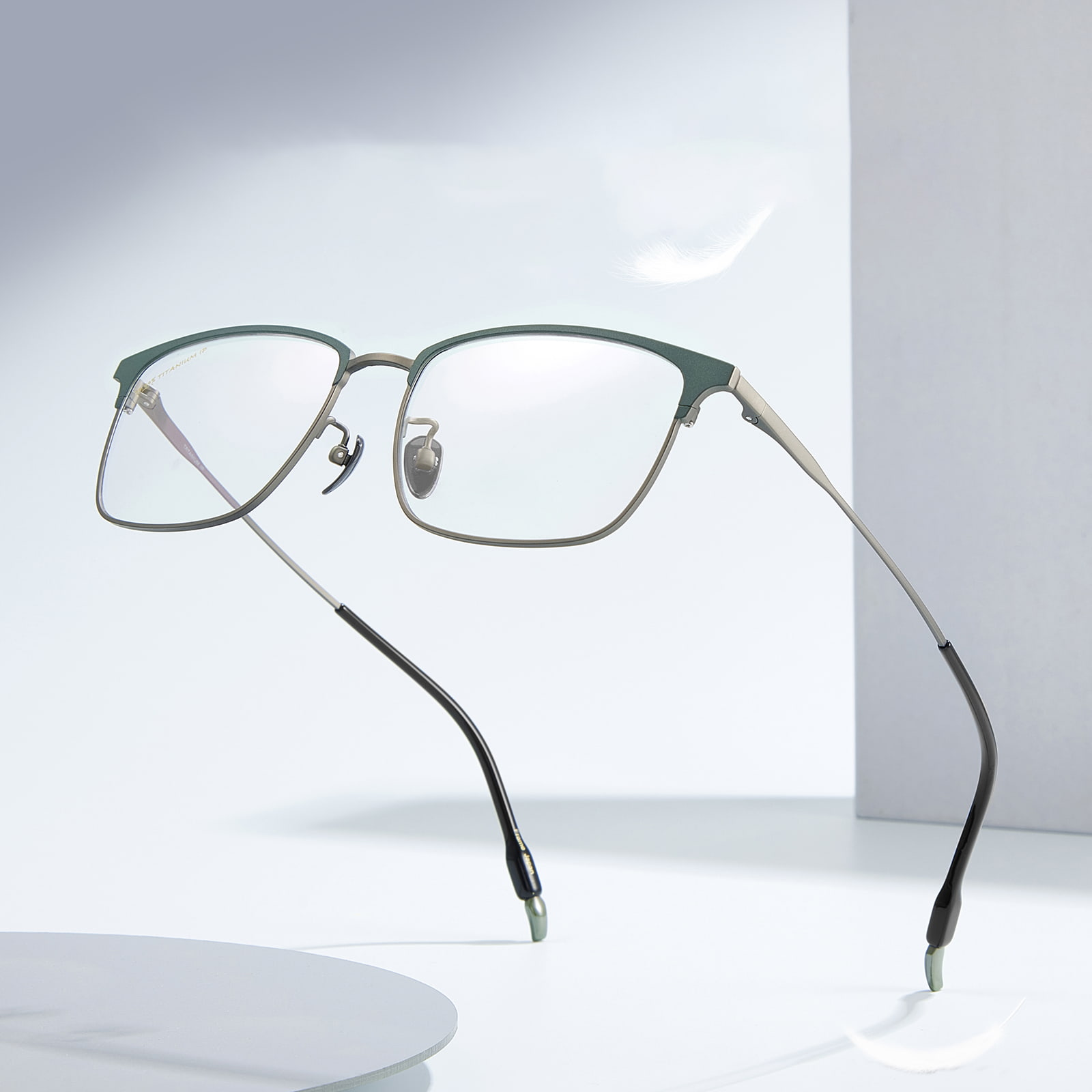 9727 ツートン極細眉型フレーム純チタンメガネ