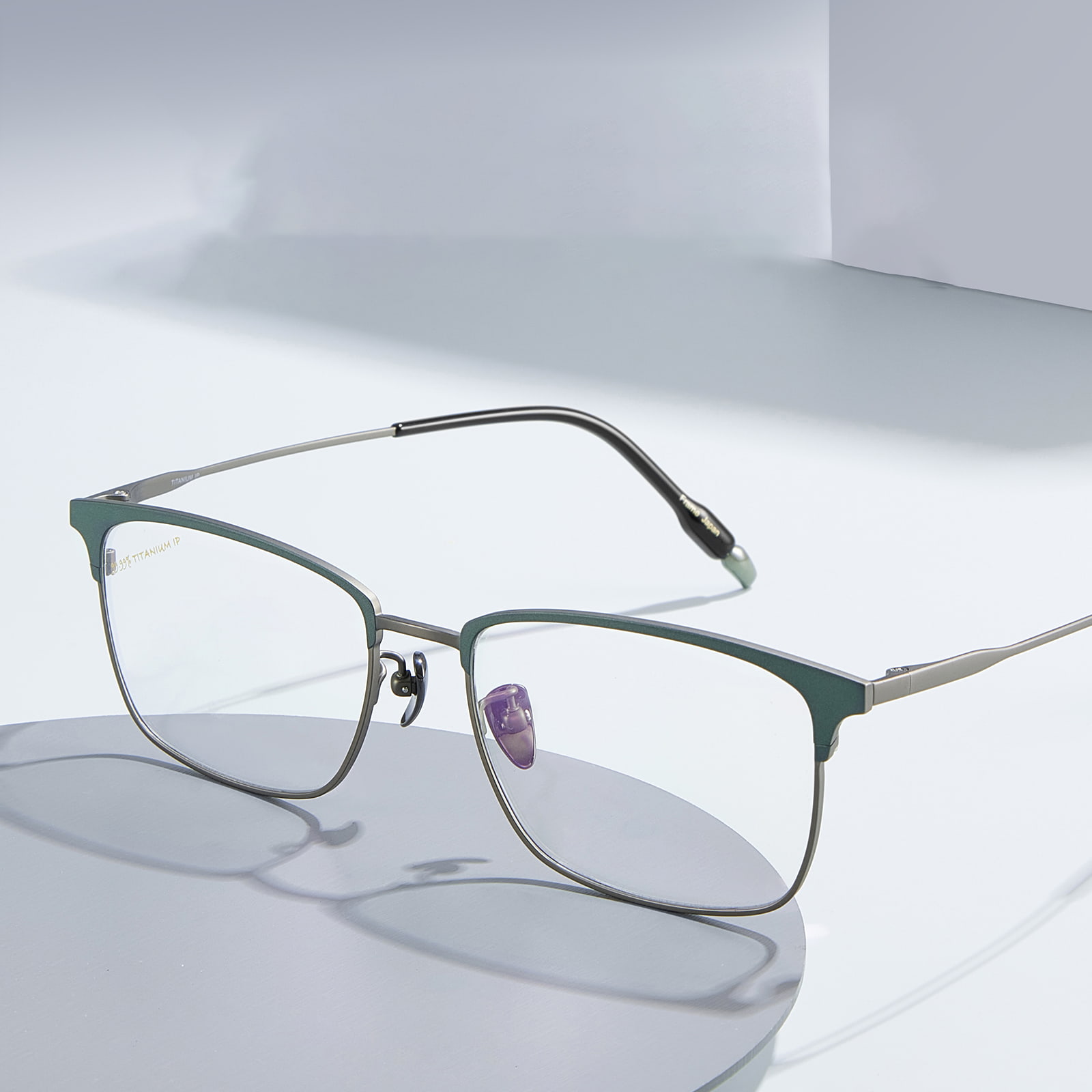 9727 ツートン極細眉型フレーム純チタンメガネ